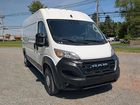 Used 2026 RAM ProMaster 2500 w/ Convenience Group FWD image 3