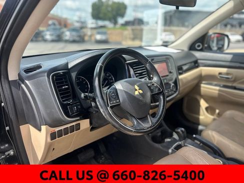 Used 2016 Mitsubishi Outlander SE AWD/4WD image 10