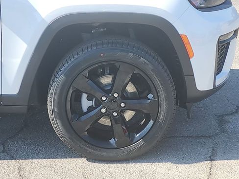 New 2026 Jeep Grand Cherokee Limited w/ Limited Altitude Package AWD/4WD image 32