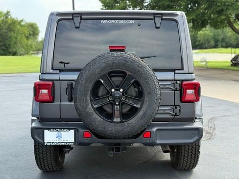 Used 2021 Jeep Wrangler Unlimited Sahara AWD/4WD image 6