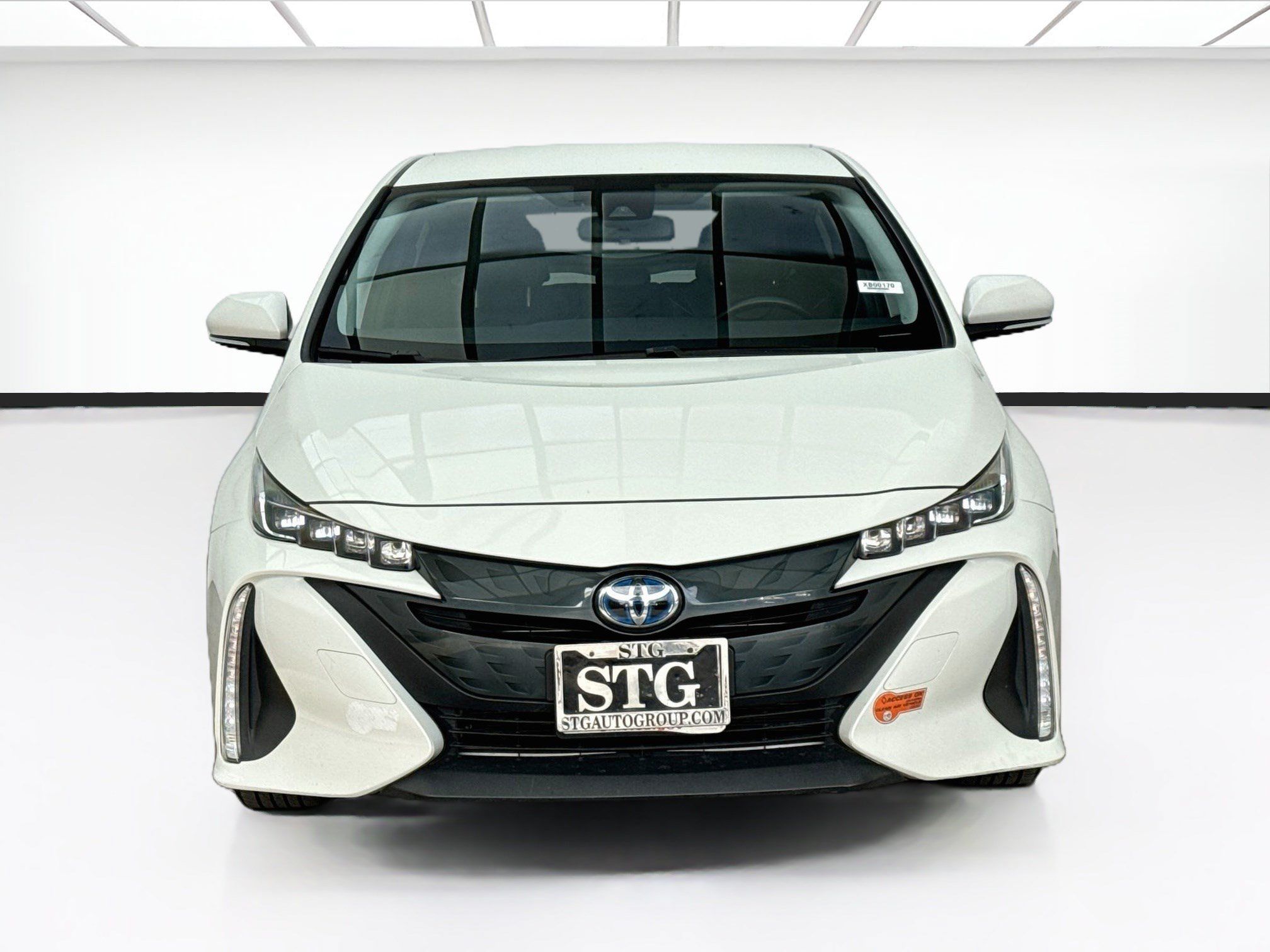 Used 2020 Toyota Prius Prime XLE FWD image 2