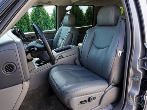 Used 2005 GMC Yukon XL 2500 SLT w/ SLT Preferred Equipment Group image 9