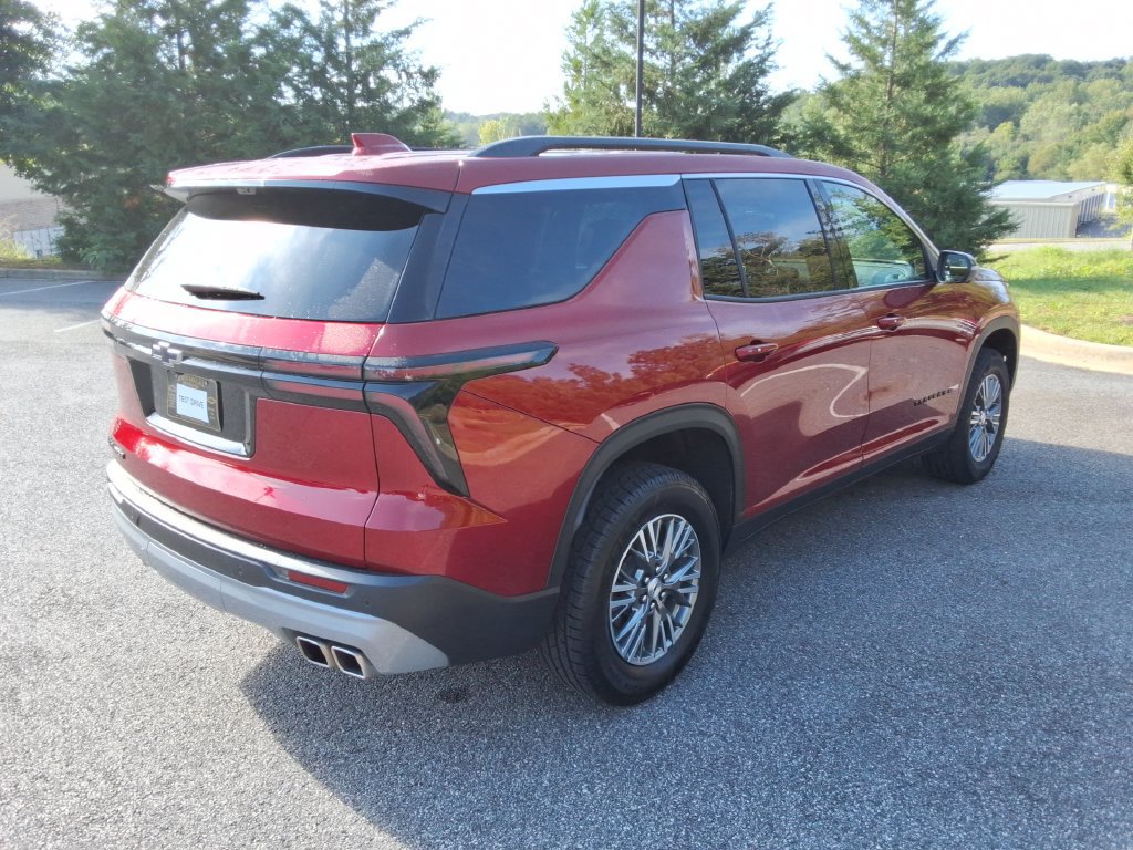 Certified 2026 Chevrolet Traverse LT w/ Driver Confidence Package FWD image 5
