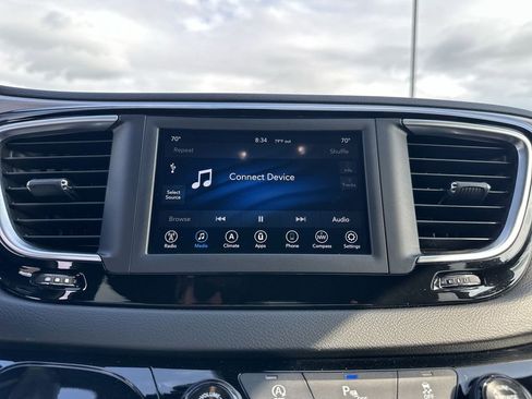Used 2019 Chrysler Pacifica Touring Plus w/ S Appearance Package FWD image 22