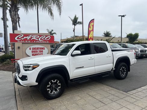 Used 2022 Toyota Tacoma TRD Off-Road w/ Technology Package image 5