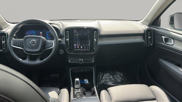 Certified 2026 Volvo XC40 B5 Plus AWD/4WD image 15