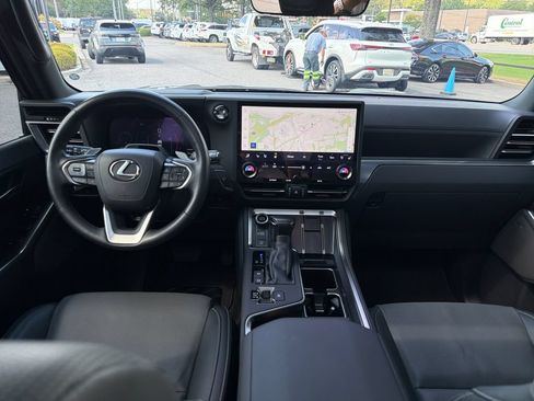 Used 2024 Lexus GX 550 w/ Accessory Package (31) AWD/4WD image 2