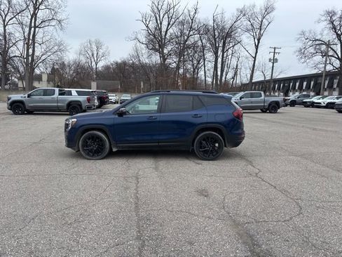 Certified 2023 GMC Terrain SLE w/ Driver Convenience Package image 5