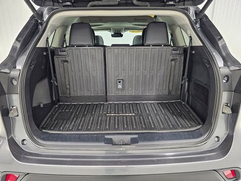 Used 2024 Toyota Highlander XLE AWD/4WD image 14