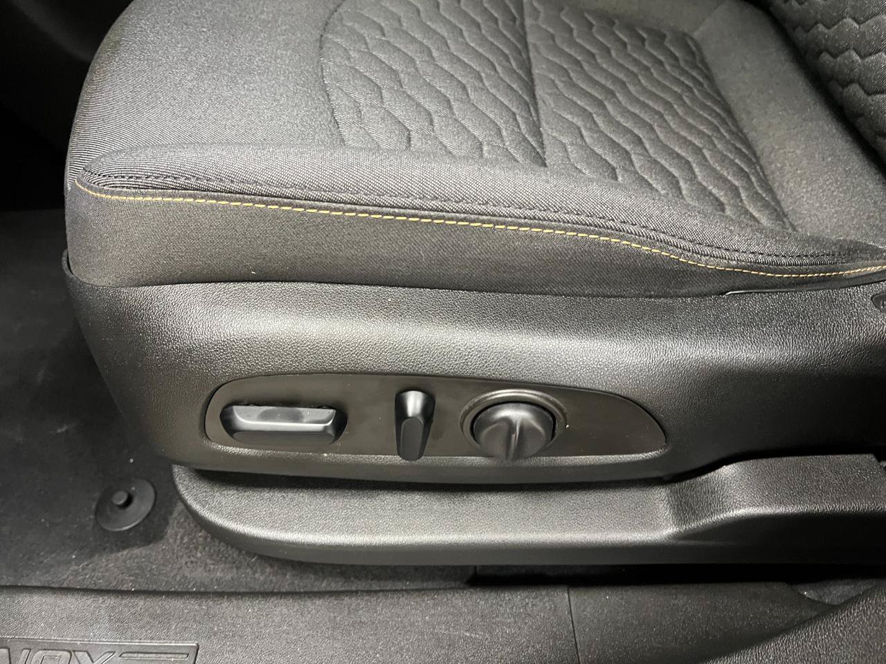 Used 2021 Chevrolet Equinox LT FWD image 25