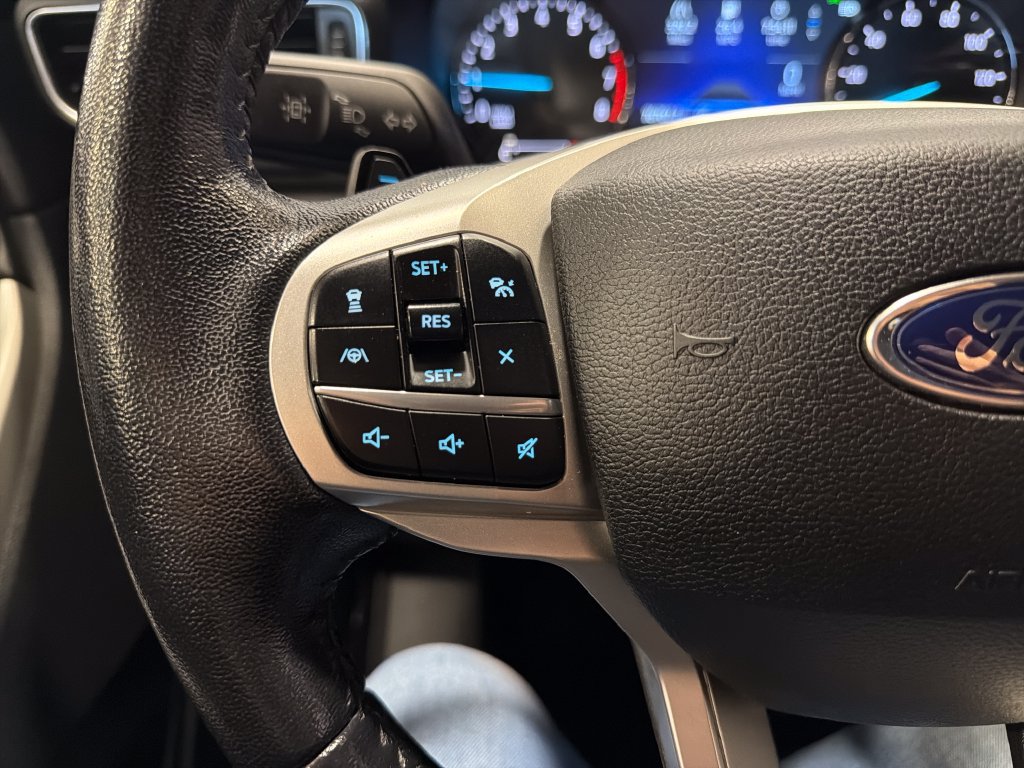 Used 2020 Ford Explorer XLT w/ Equipment Group 202A AWD/4WD image 11