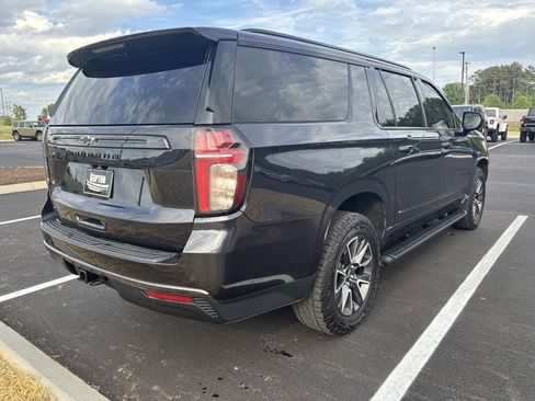 Used 2022 Chevrolet Suburban Z71 AWD/4WD image 7