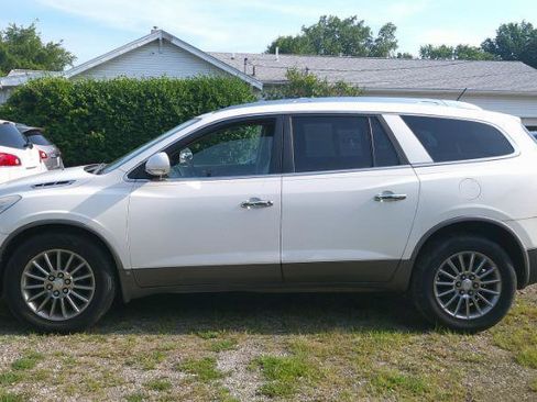 Used 2010 Buick Enclave CXL w/ Trailering Provision Package FWD image 9