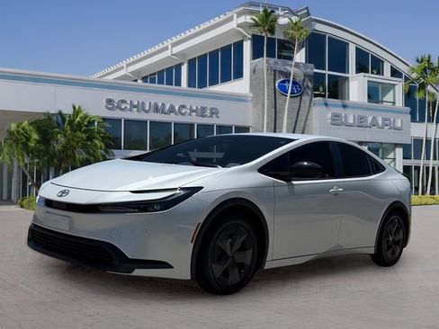 Used 2025 Toyota Prius LE FWD image 3