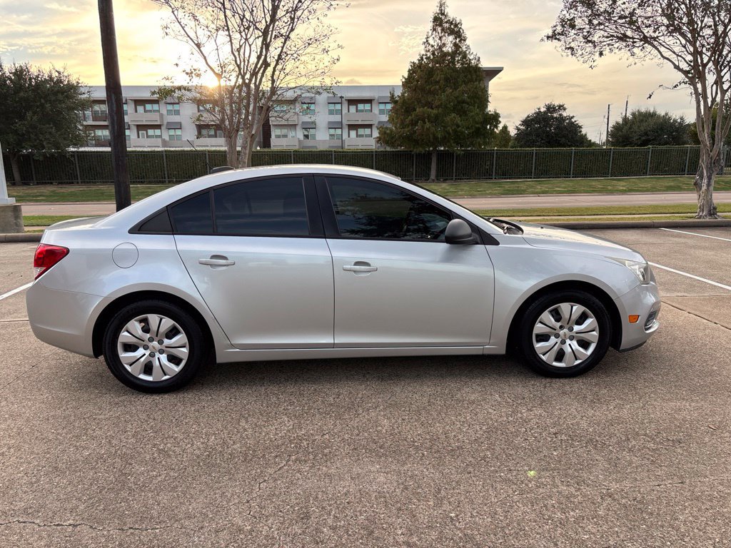 Used 2015 Chevrolet Cruze LS FWD image 4