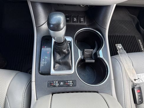 Used 2018 Toyota Highlander Limited AWD/4WD image 24