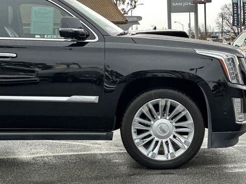 Used 2017 Cadillac Escalade ESV Platinum image 37