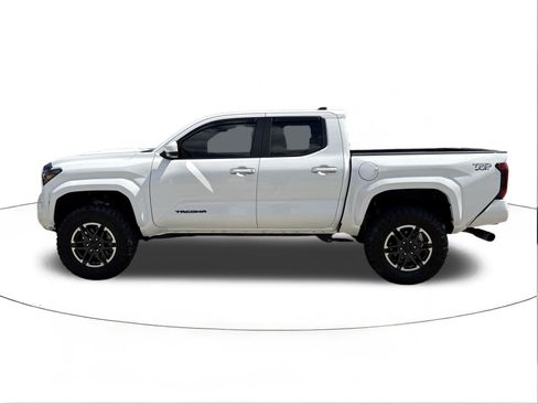 Used 2025 Toyota Tacoma TRD Sport AWD/4WD image 6