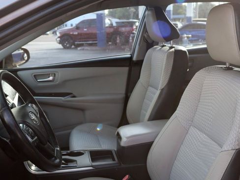 Used 2015 Toyota Camry SE FWD image 11