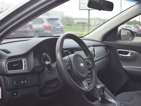 Used 2018 Kia Niro LX image 4
