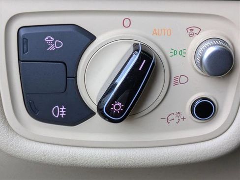 Used 2016 Audi A8 L 4.0T image 9