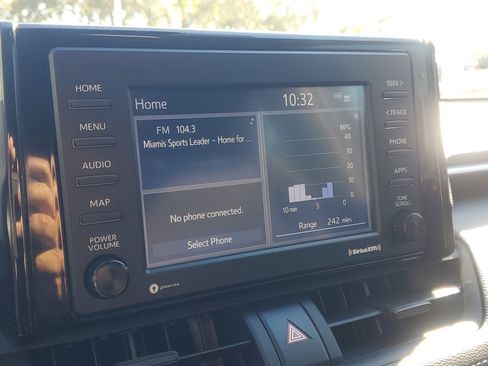 Used 2022 Toyota RAV4 XLE image 25