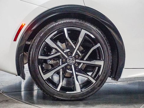 Used 2026 Toyota Prius Plug-In Hybrid image 7