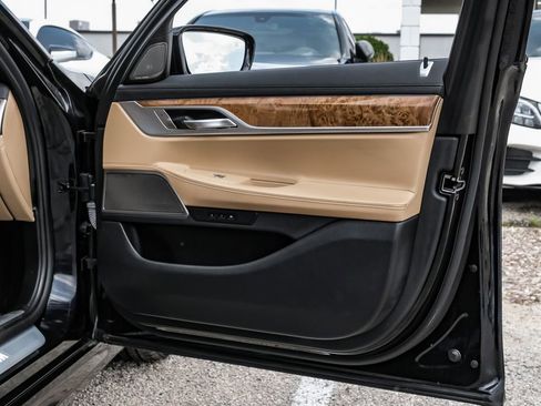 Used 2019 BMW 750i xDrive w/ M Sport Package AWD/4WD image 49