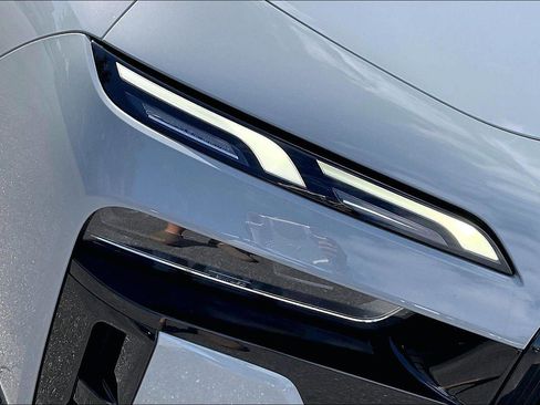 Used 2023 BMW 760i xDrive image 33