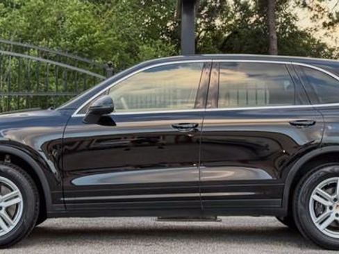 Used 2016 Porsche Cayenne image 3