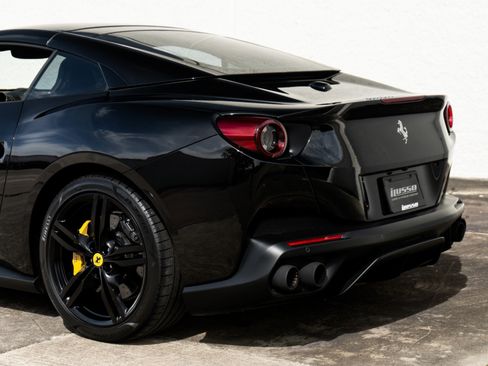 Used 2020 Ferrari Portofino image 30