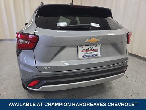 Used 2024 Chevrolet Trax LT w/ Driver Confidence Package FWD image 40
