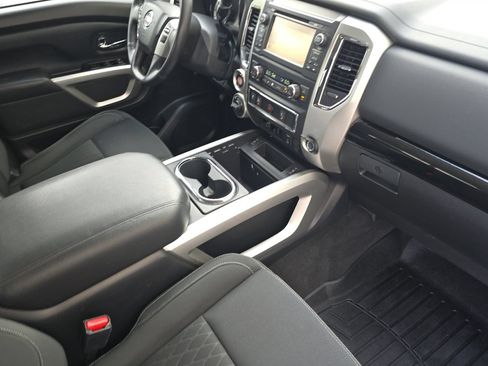 Used 2018 Nissan Titan SV w/ SV Convenience Package AWD/4WD image 15