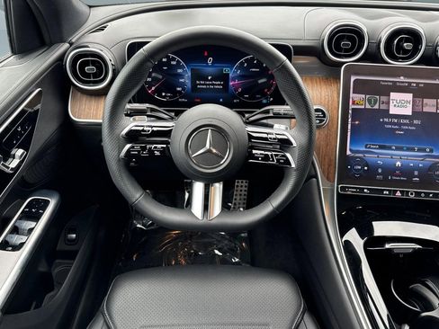 Used 2024 Mercedes-Benz GLC 300 4MATIC image 29