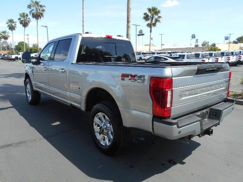 Certified 2021 Ford F250 Platinum w/ FX4 Off-Road Package AWD/4WD image 3