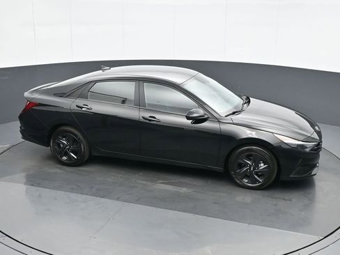 Used 2023 Hyundai Elantra SEL w/ Cargo Package image 23