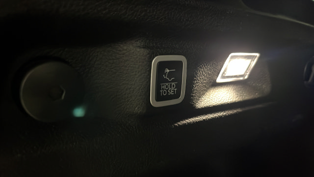 Used 2024 Jeep Grand Cherokee L Laredo AWD/4WD image 30