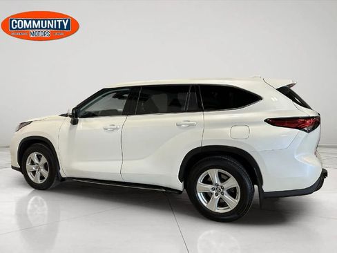 Used 2021 Toyota Highlander L AWD/4WD image 4