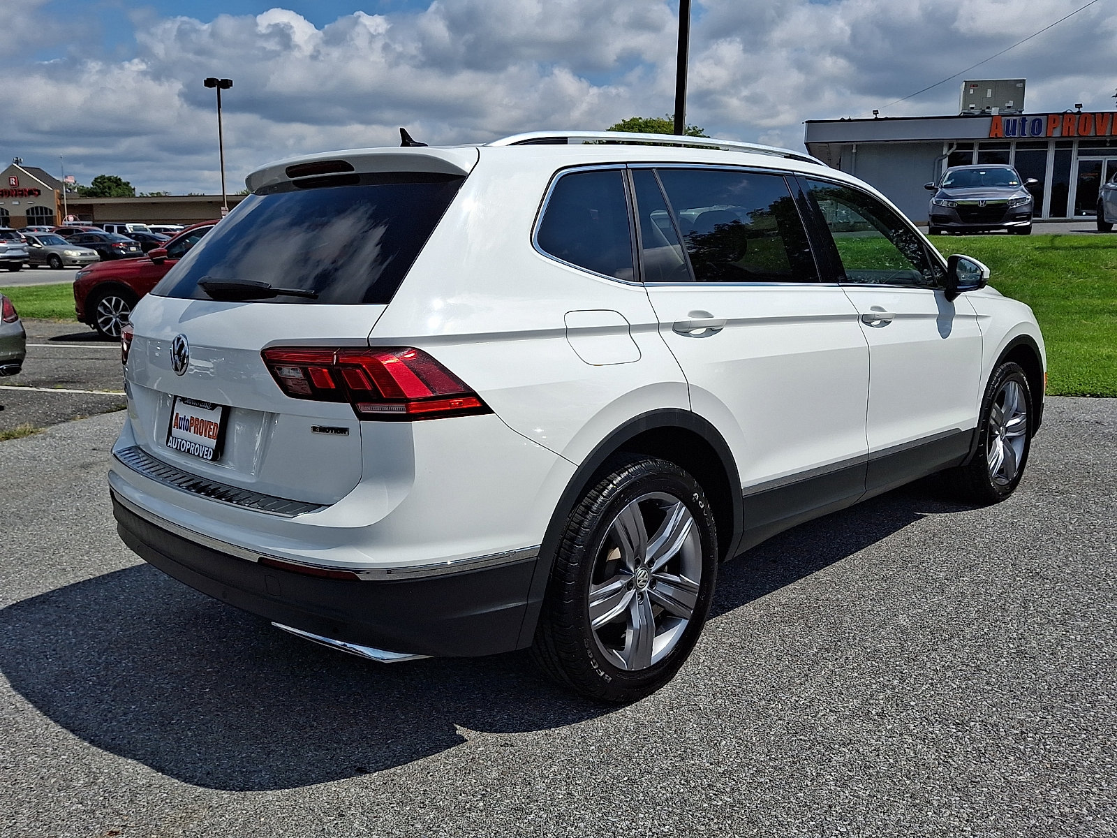 Used 2021 Volkswagen Tiguan SEL AWD/4WD image 6