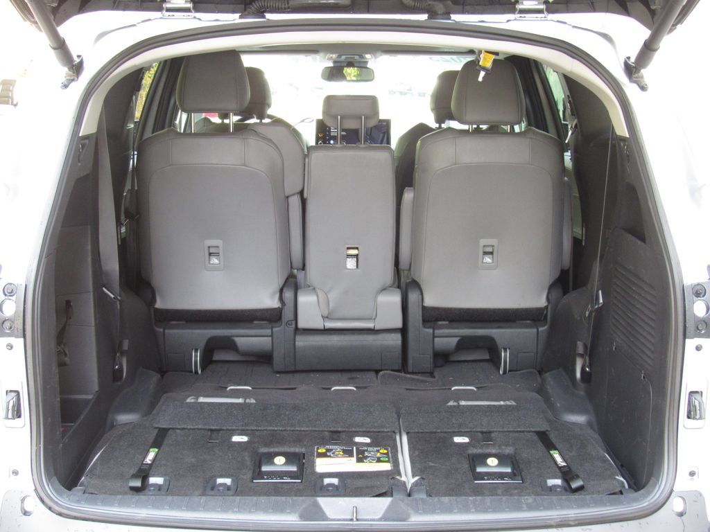 Certified 2025 Toyota Sienna XLE FWD image 24