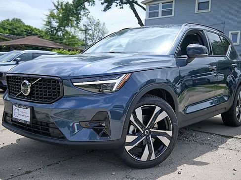 New 2026 Volvo XC40 B5 Plus w/ Climate Package AWD/4WD image 2