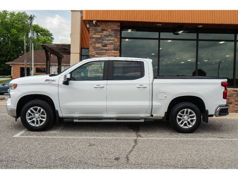 Used 2024 Chevrolet Silverado 1500 LT AWD/4WD image 6