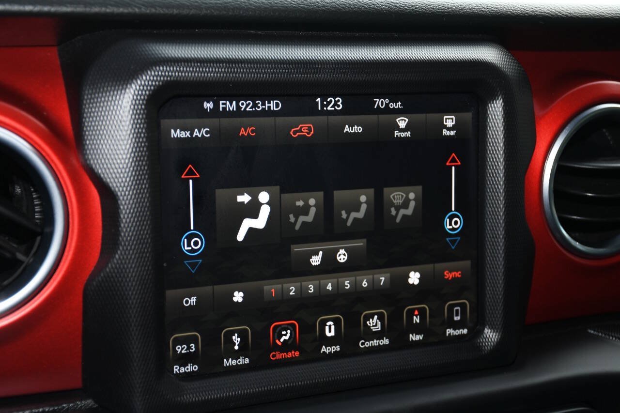 Used 2018 Jeep Wrangler Unlimited Rubicon AWD/4WD image 39