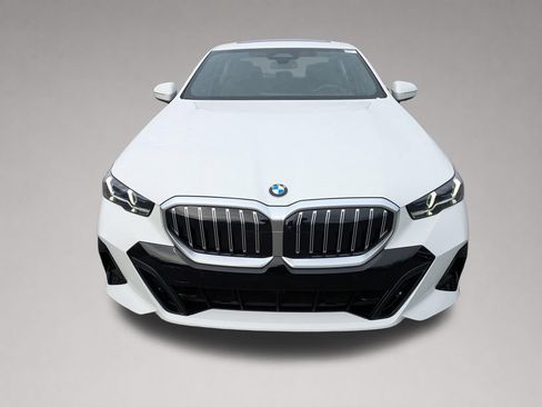 New 2026 BMW 530i xDrive w/ M Sport Package AWD/4WD image 9