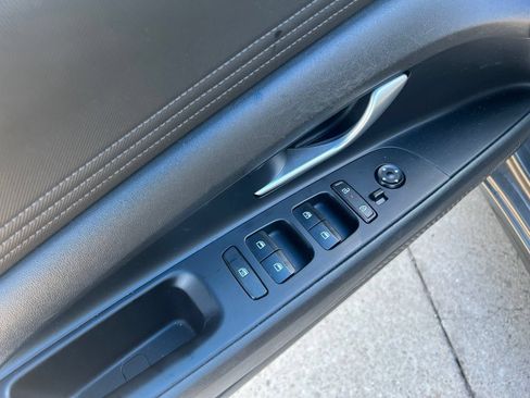 Used 2025 Hyundai Elantra SEL FWD image 12