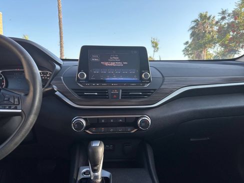 Used 2025 Nissan Altima 2.5 SV FWD image 16