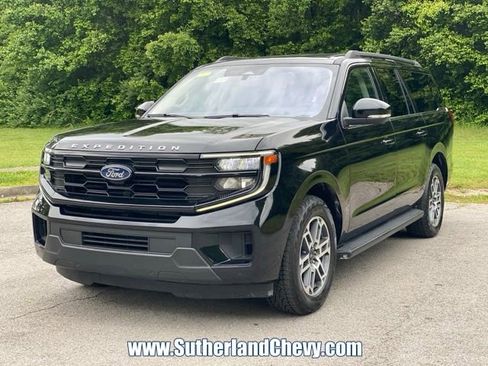 Used 2025 Ford Expedition Max Active AWD/4WD image 3