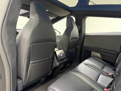 Used 2024 Tesla Cybertruck AWD Crew Cab image 16