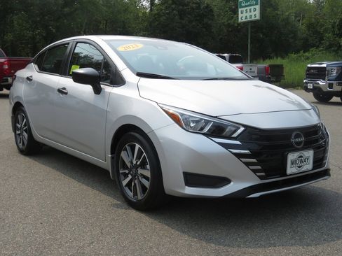 Used 2023 Nissan Versa S w/ S Plus Package image 4