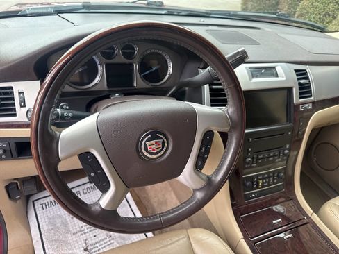 Used 2009 Cadillac Escalade AWD image 24